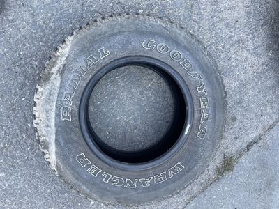 Goodyear Wrangler 235/75R15