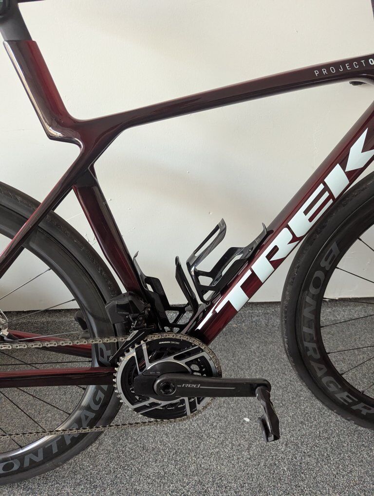 Trek Madone Gen 8 SLR9 AXS Medium Carbon Red Smoke