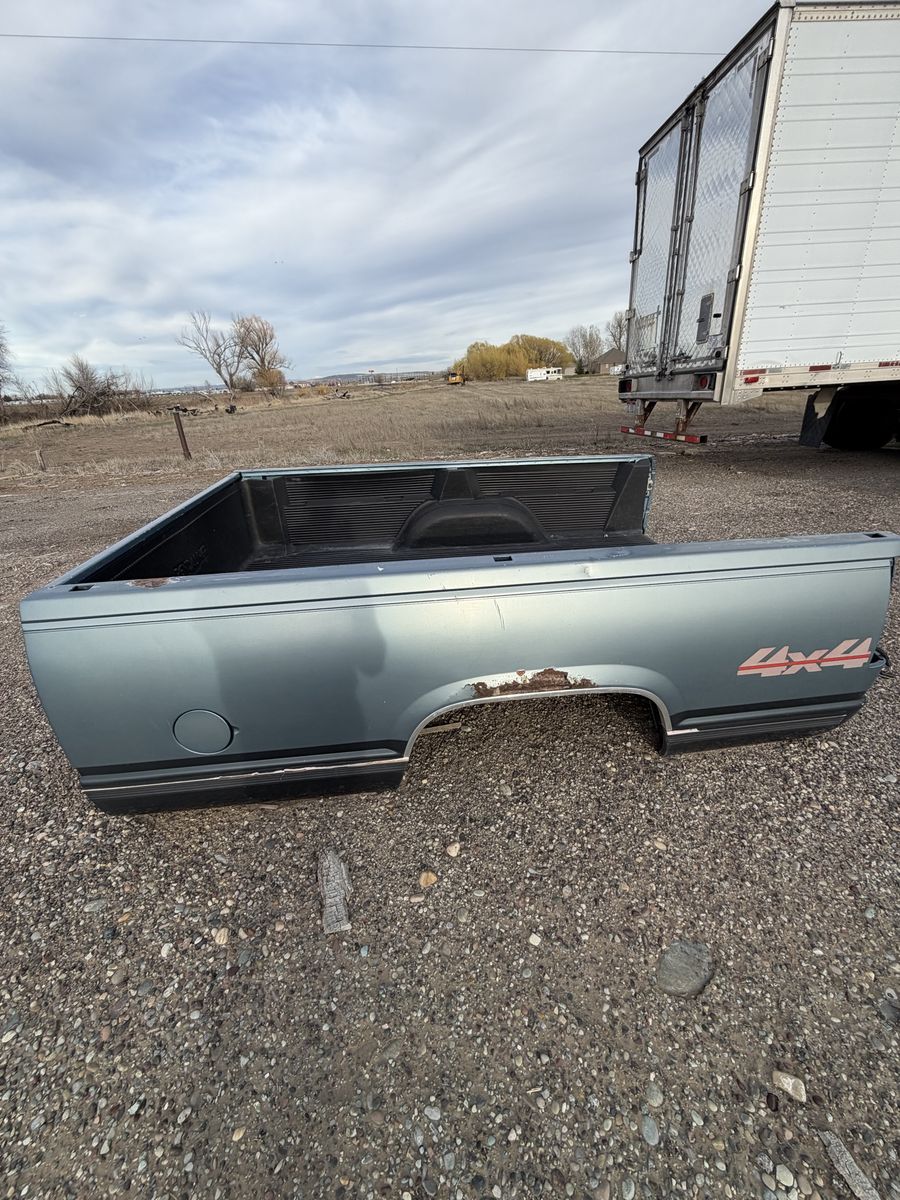 GMC Pickup Bed & Tailgate