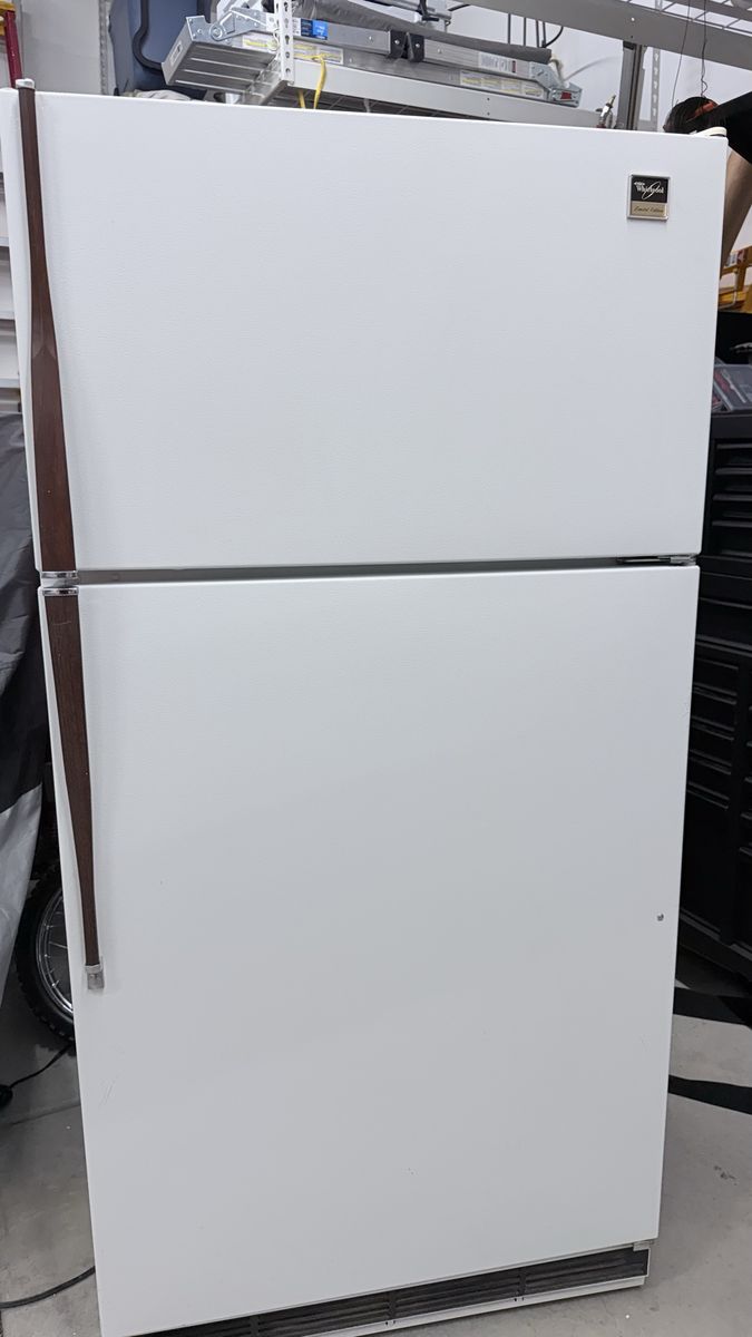 Refrigerator 