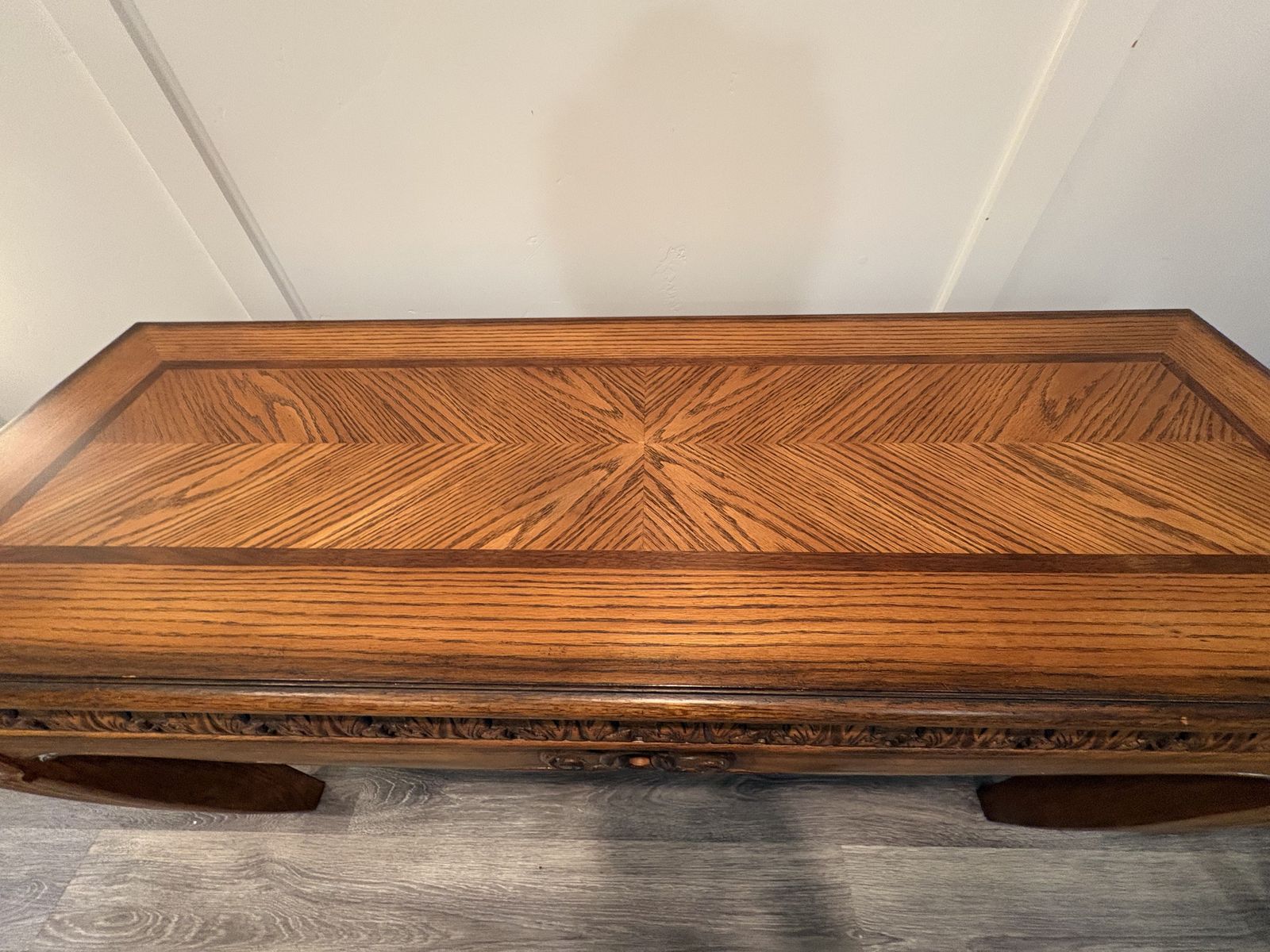 🪵 Classic Wooden Accent Table – Antique Style (50”)