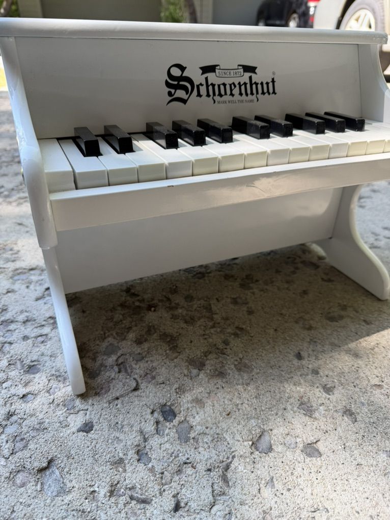 Schoenhut Toy Spinet Piano