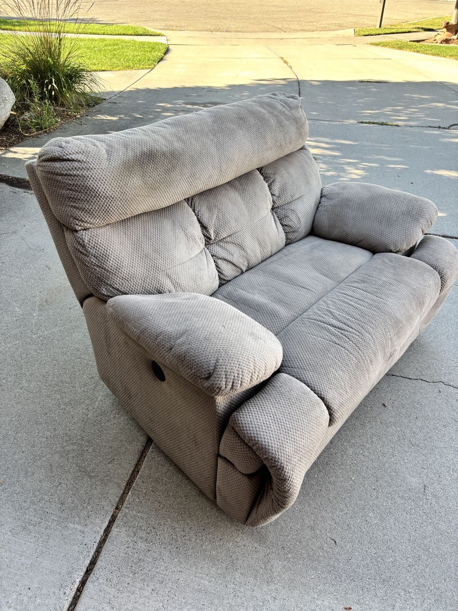 Fabric Reclining Loveseat / Oversized Chair