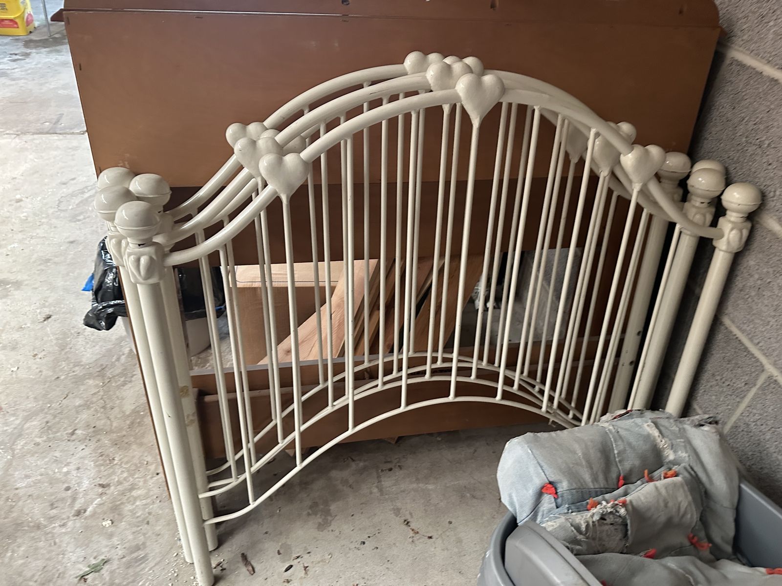 ️ Twin Metal Beds  Convert to Bunk Beds! ️ $100 for the set