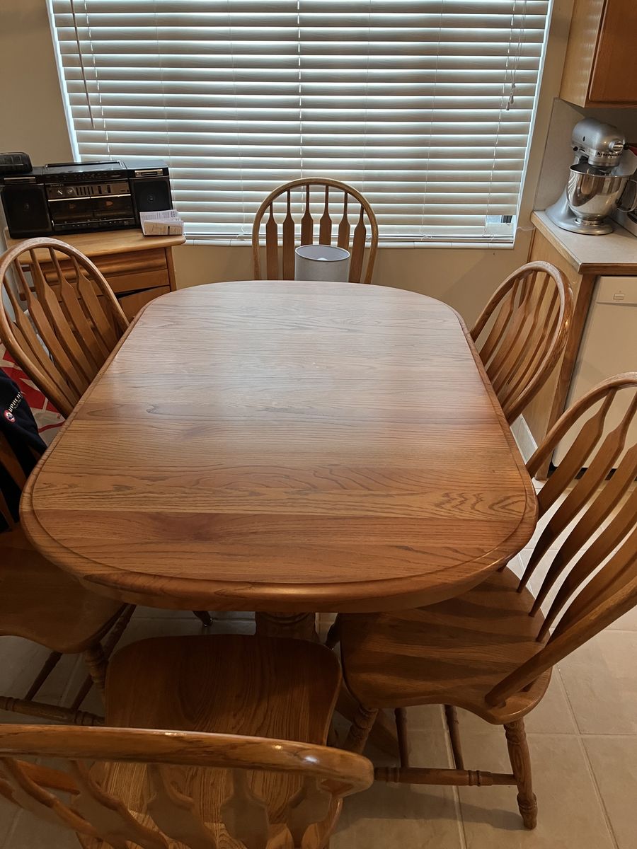 Solid Oak Dining table w/6 chairs and leaf