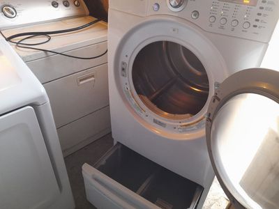 GAS Beautiful LG Dryer With Pedestal Drawer