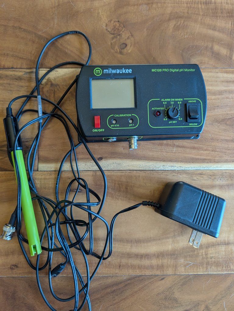 Milwaukee MC120 PRO Digital pH Monitor with Alarm Function - Used