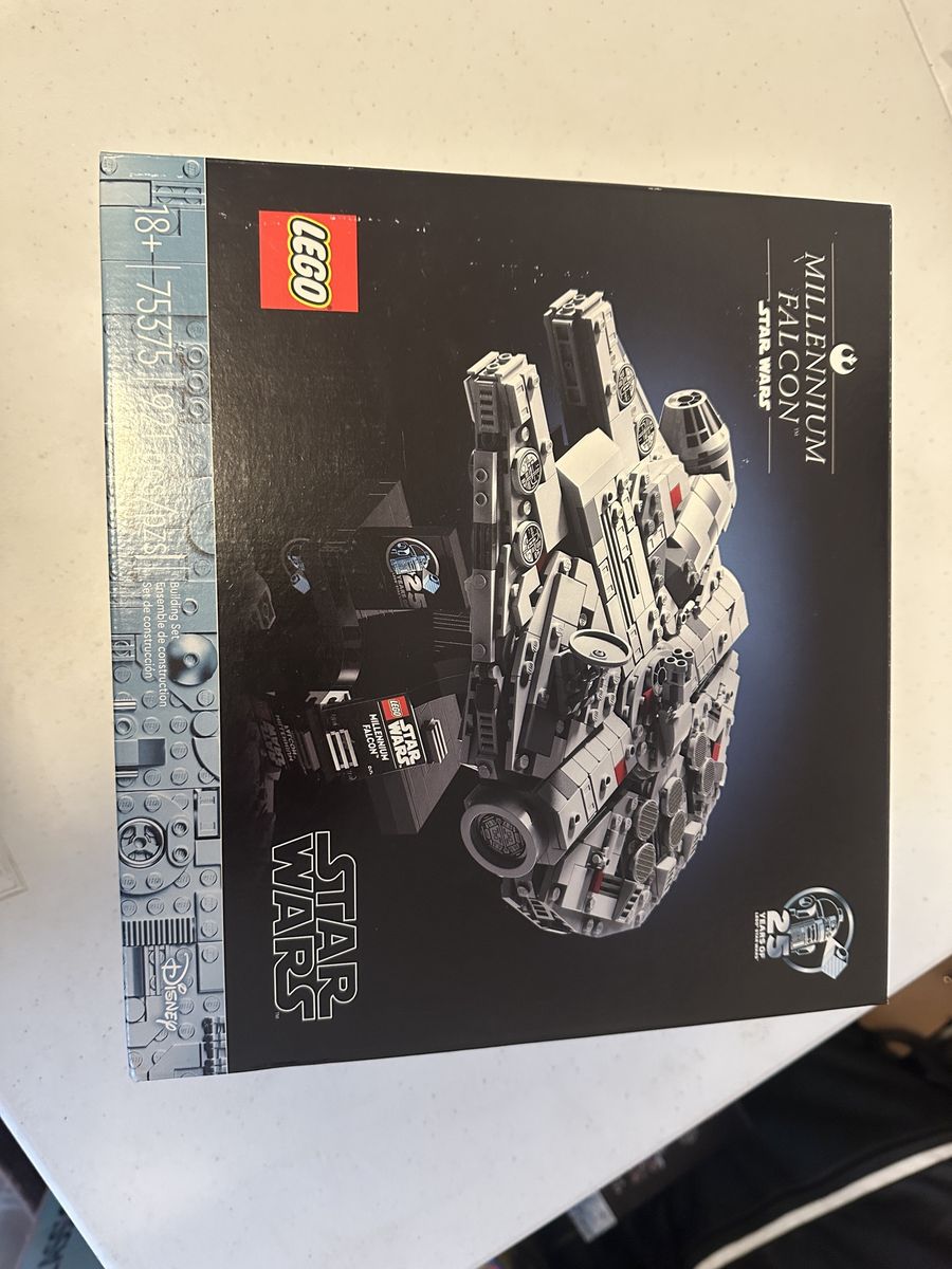 LEGO Star Wars Millennium Falcon 75257 Building Set - New, Factory Sealed