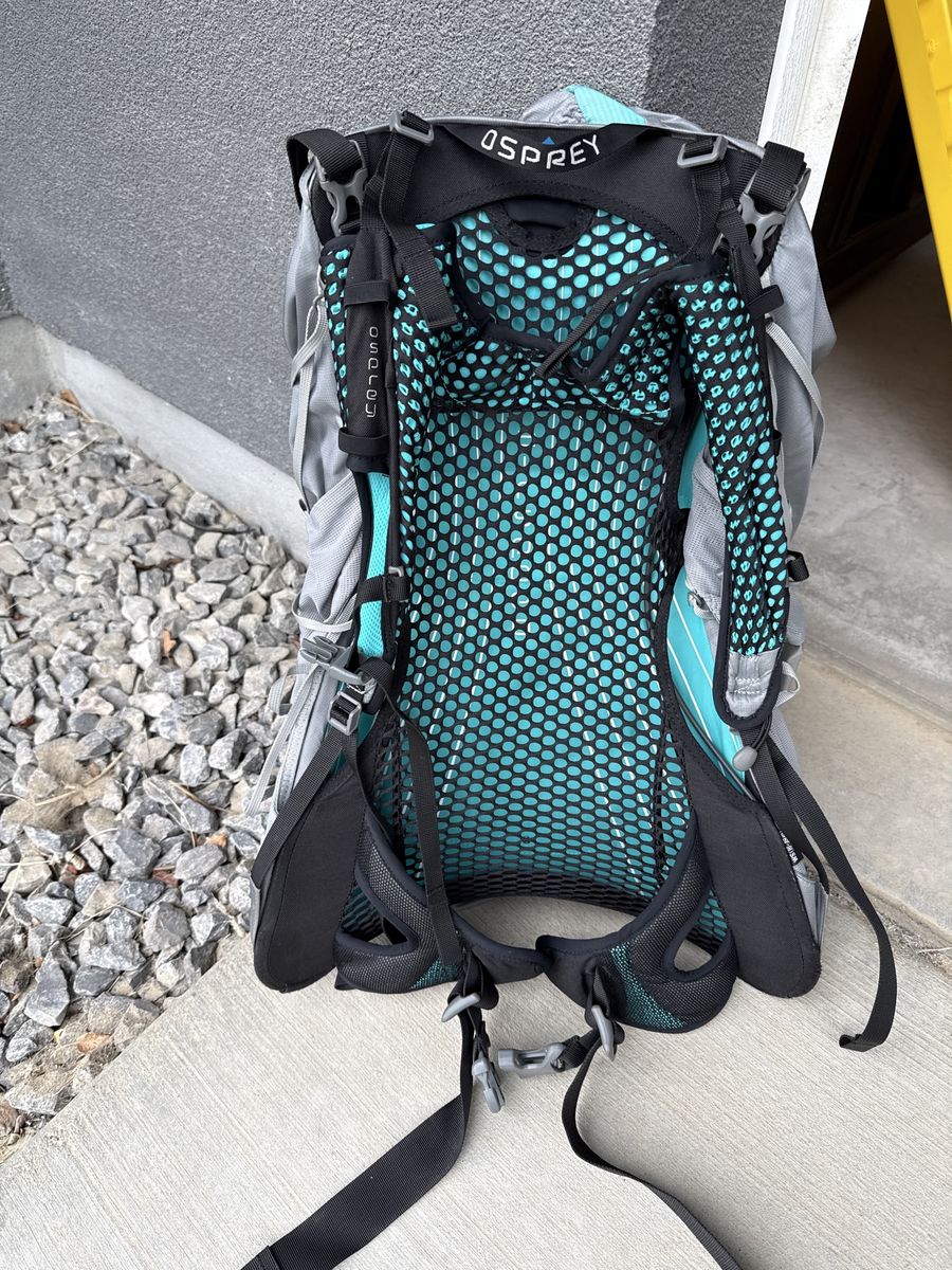 Osprey Eja 58L Lightweight Ventilated Backpacking Backpack - Women's Small