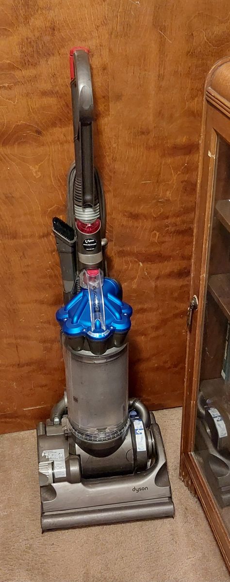 Dyson DC33 Vacuum Cleaner Blue 