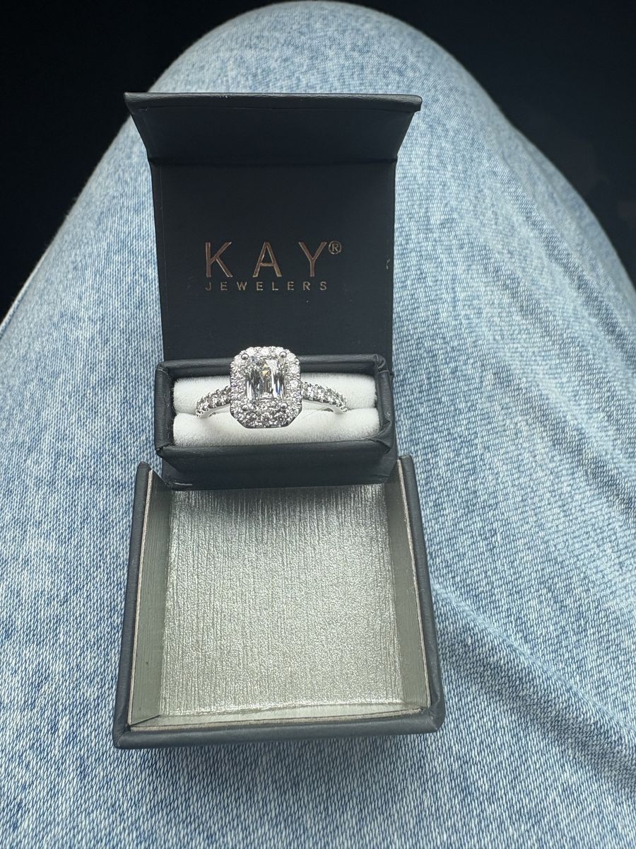 Lab grown diamond engagement ring