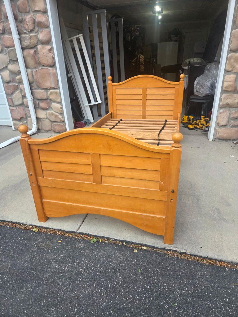 Wooden Twin Bed Frame with Slats - Sturdy & Classic Design