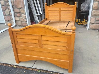 Wooden Twin Bed Frame with Slats - Sturdy & Classic Design