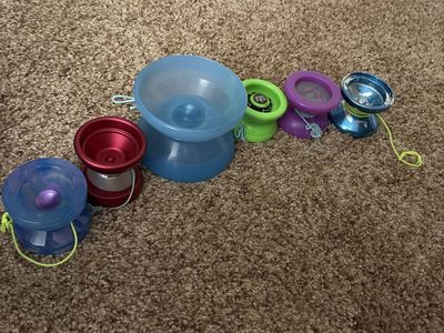 Mixed Lot of 6 Used Yoyos - Plastic and Metal Designs, Various Colors & Sizes