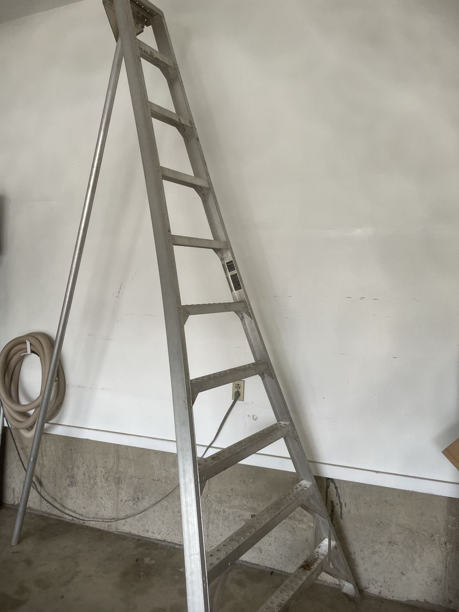 Tallman Inc. Aluminum Tripod Orchard Ladder 3-Legged