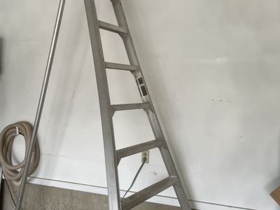 Tallman Inc. Aluminum Tripod Orchard Ladder 3-Legged
