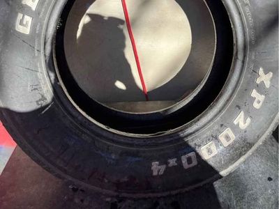 2 Used tires LT295/60 R17