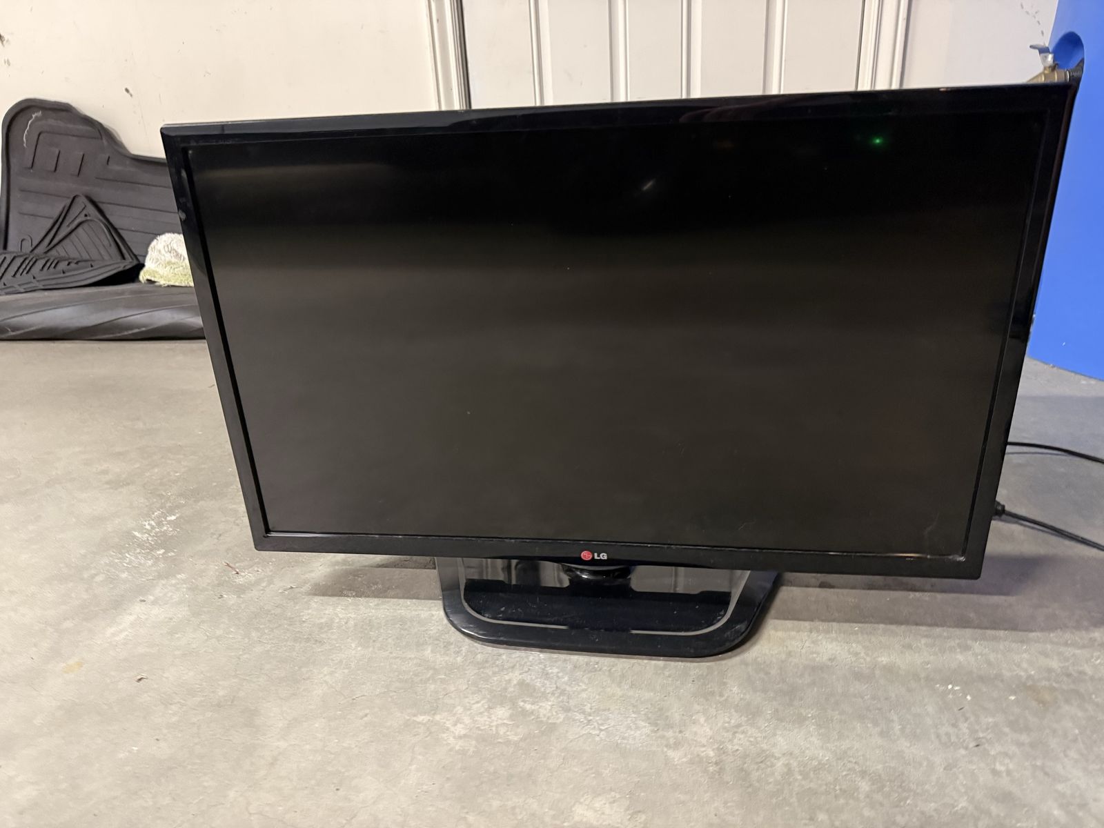 LG 32LN530B 32-inch LED TV - 2013 Model, Black, Excellent Condition