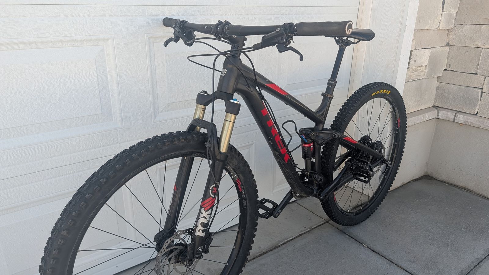 Trek EX-8 - Updated drivetrain, dropper, new fork seals, tubeless. Size M/L (5'7"-5'11")