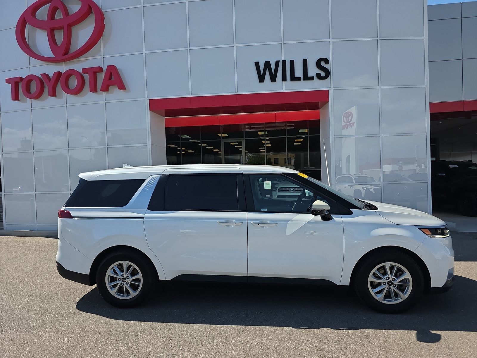 2023 Kia Carnival LX
