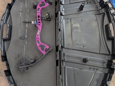 Bear Cruzer Lite Youth Compound Bow w/ Complete Setup w/ Case, Target & Accessories