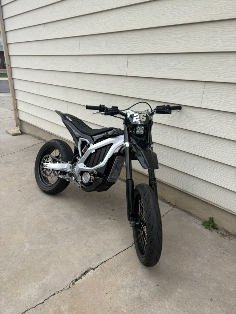 2025 surron ultra bee fully built 6 Miles
