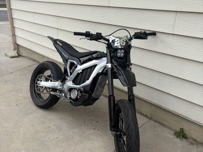2025 surron ultra bee fully built 6 Miles