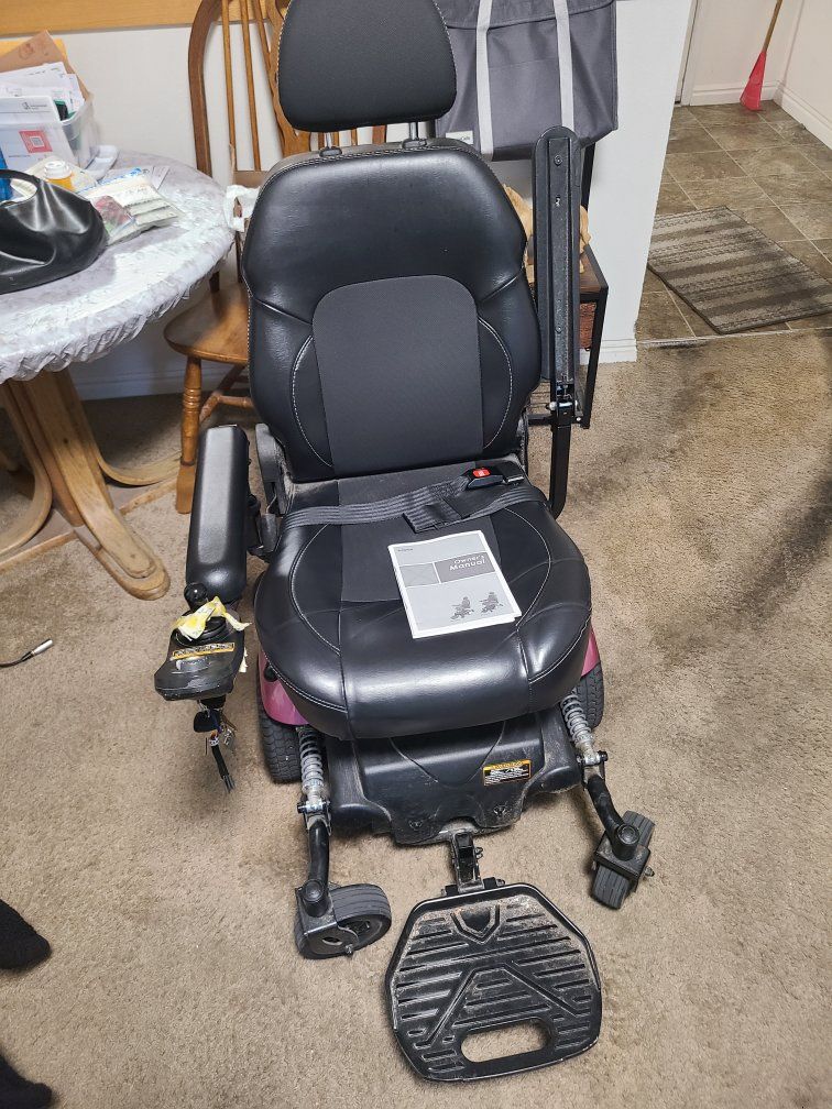 Merits Health P326A Vision Sport Compact Power Wheelchair with Seatbelt and Manual