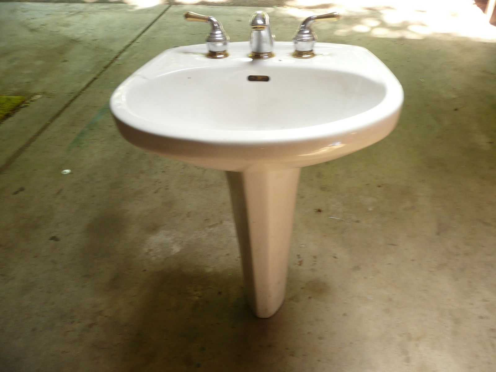 White Porcelain Pedestal Bathroom Sink with Faucet and Handles