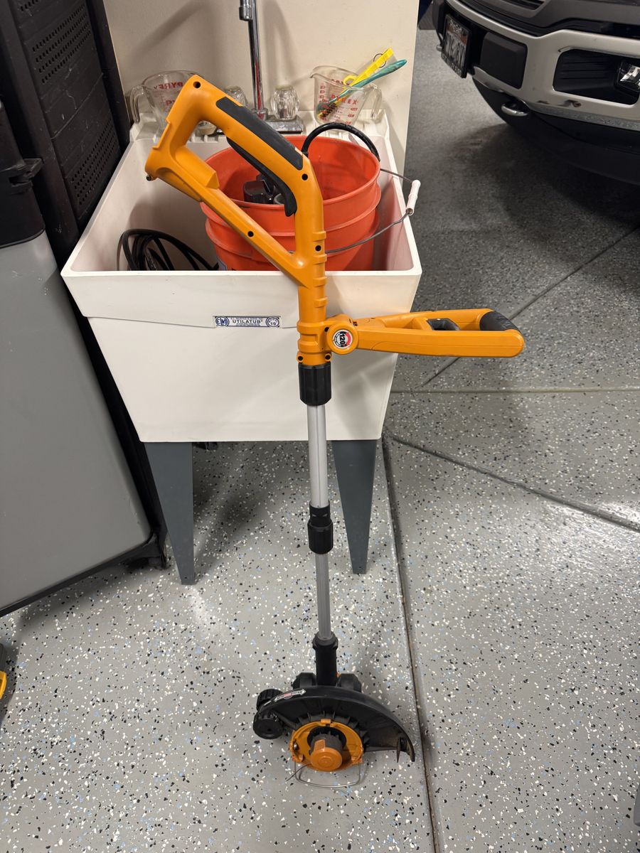 Worx 18V 1.7 Ah Cordless Weed Trimmer (82605067)