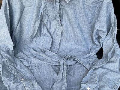 Lauren Ralph Lauren Women's Large Blue Chambray Tie Waist Button Down Shirt