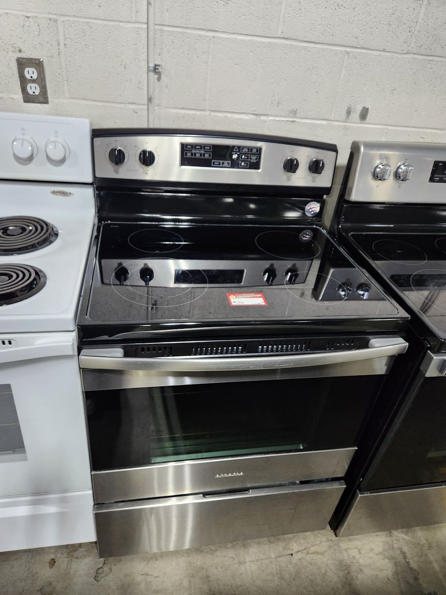 Amana Stainless Steel Electric Range with Glass Cooktop and Oven