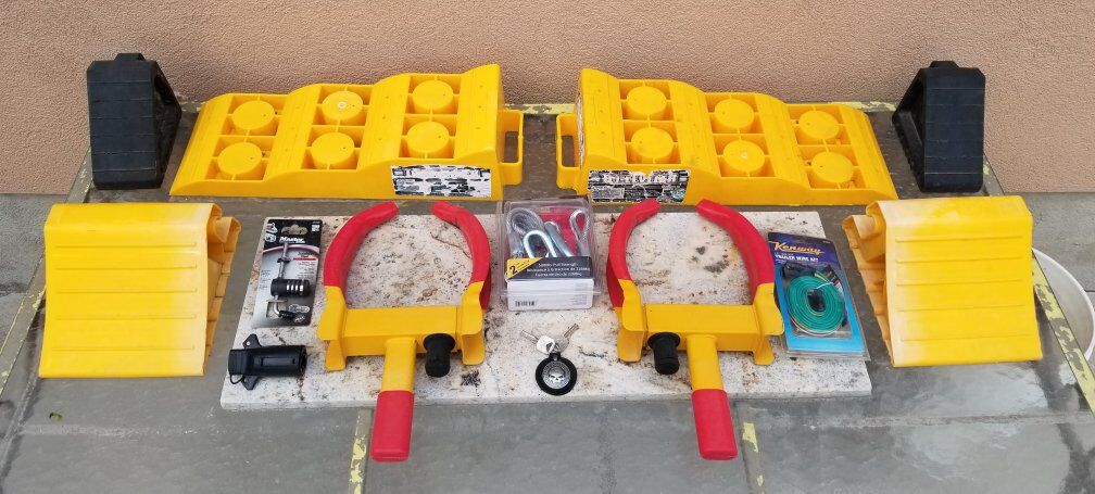 Trailer Accesories, Tri-Levelers, Wheel Locks, etc