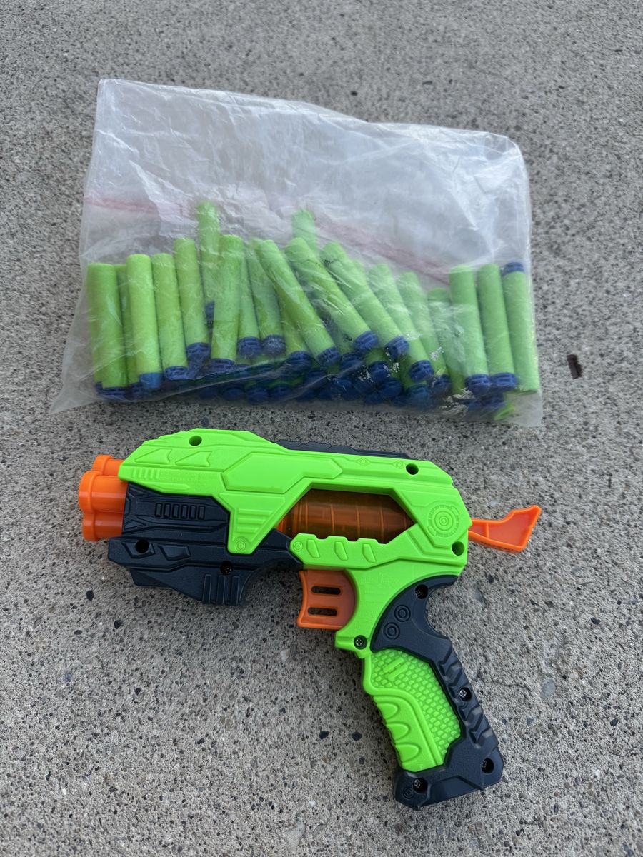 Toy Foam Dart Blaster with 30+ Green Foam Darts, Plastic, Green/Black/Orange