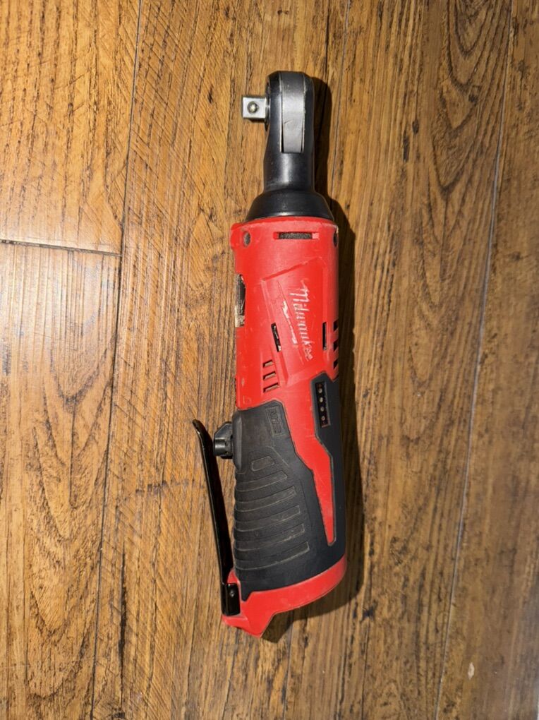 Milwaukee M12 Cordless 3/8 Ratchet