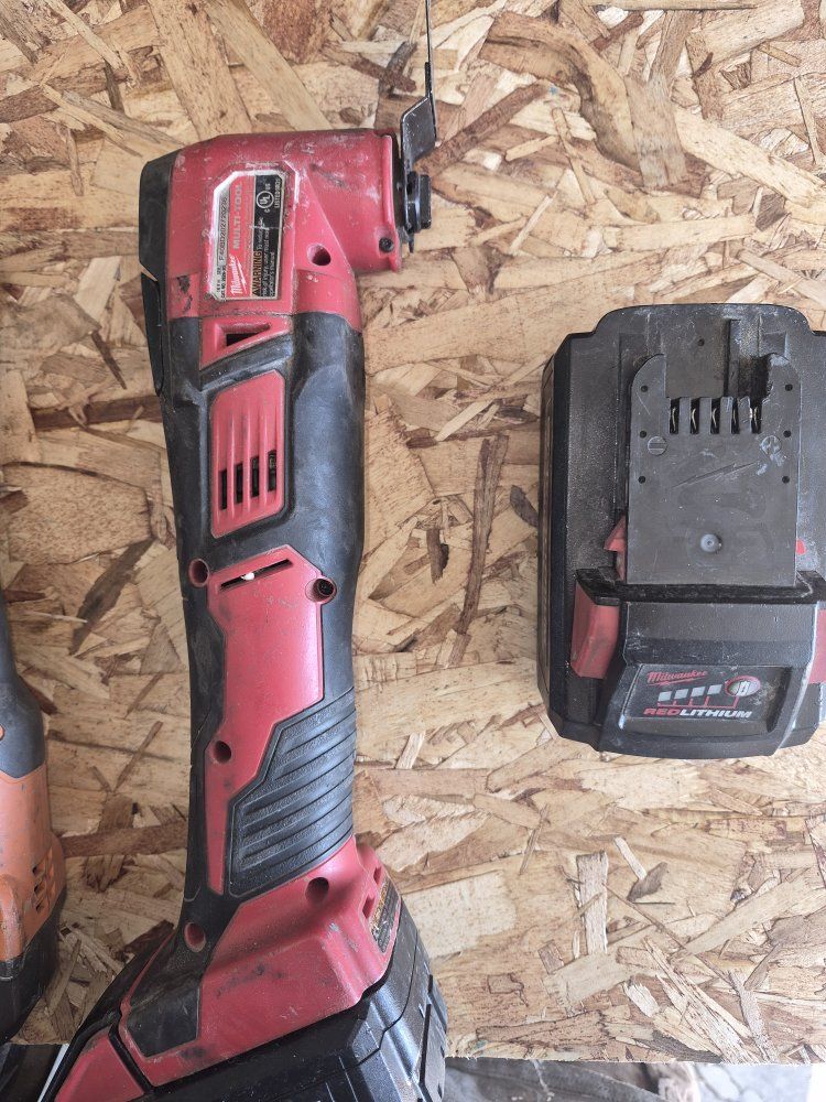 Milwaukee M18 XC6.0 Cordless Multi-Tool with Battery - Used