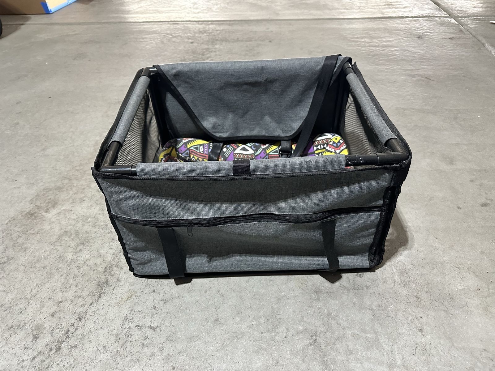 Strap in dog carrier