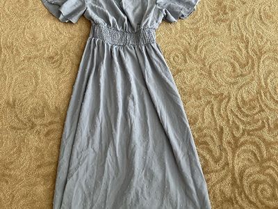 Lot of 8 Women's Dusty Blue Short Sleeve V-Neck elastic waist Dress -