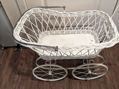 Vintage Wicker Doll Stroller / Bassinet