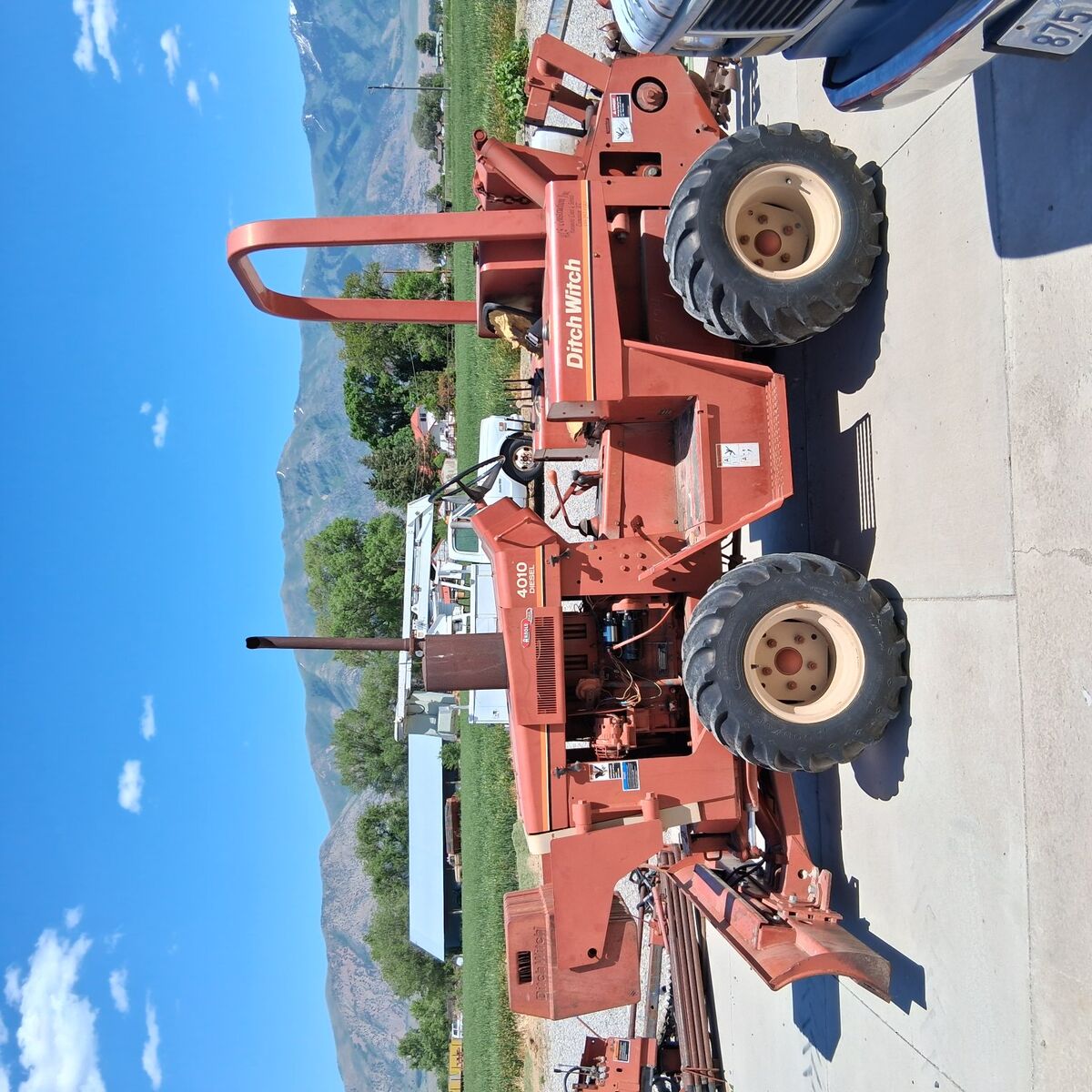 Ditch Witch trencher and att.