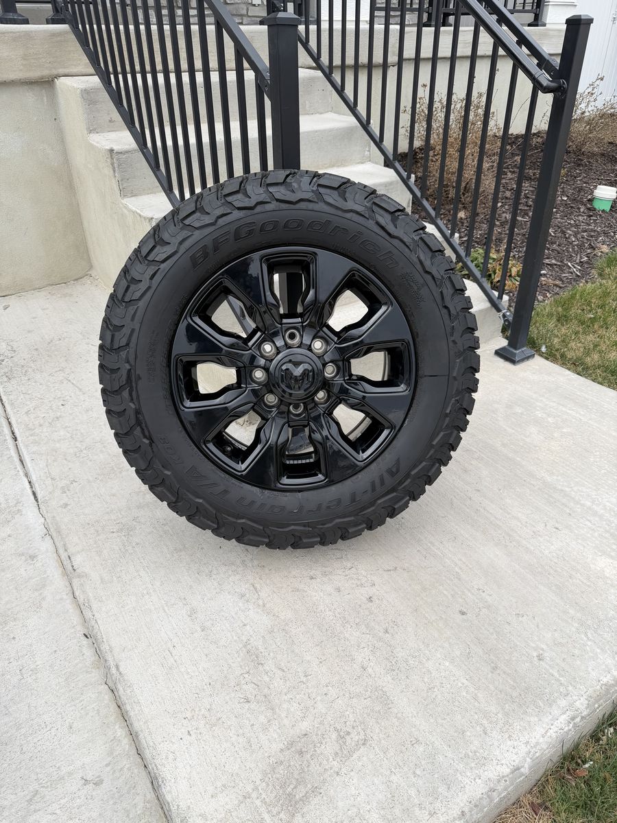 Dodge Ram 3500 Limited Rims and Tires 275/65R20