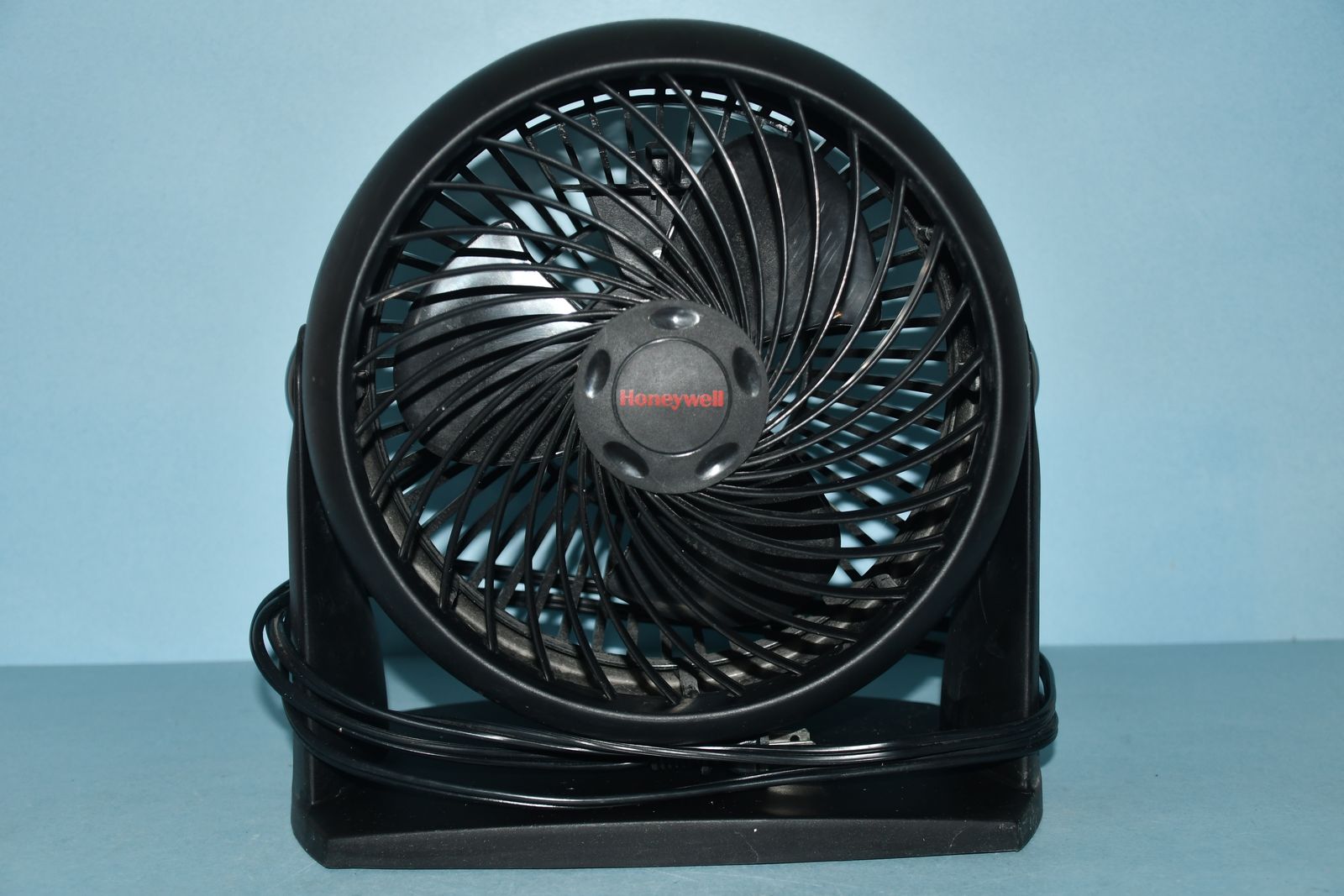 HONEYWELL PORTABLE FAN ~ 10" ~ 3 SPEED ~ TILT HEAD ~ WORKS GREAT!