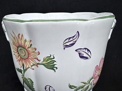 Tiffany & Co. “Tiffany Petals” Ceramic Cachepot Planter Dual Handles Portugal