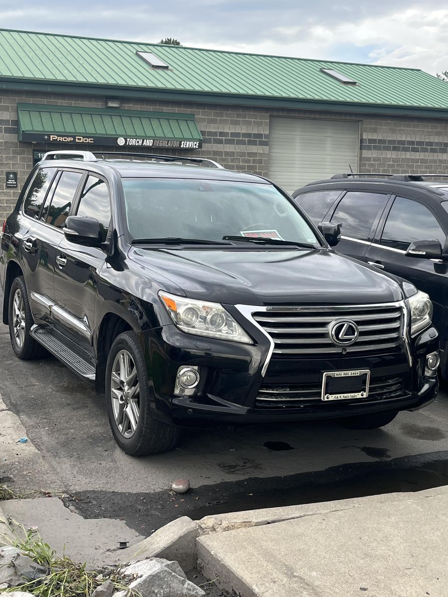 2013 Lexus LX Base