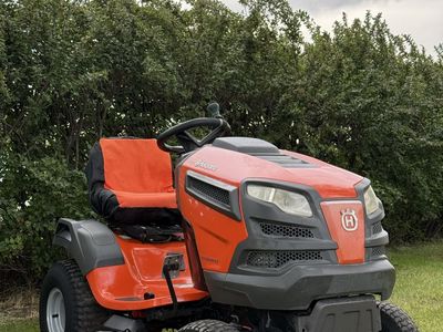 Husqvarna YTH22V46 Riding Lawn Mower