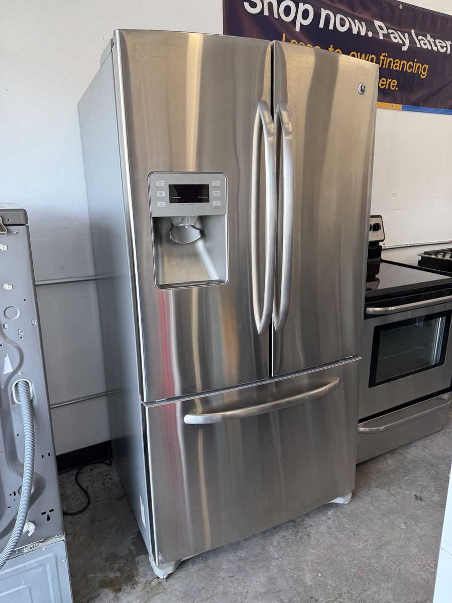 GE French Door Fridge With Ice And Water Dispencer
