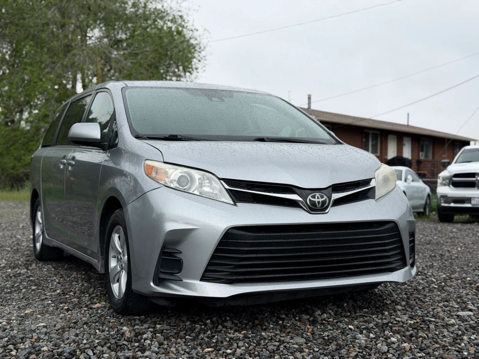 2018 Toyota Sienna LE 8-Passenger