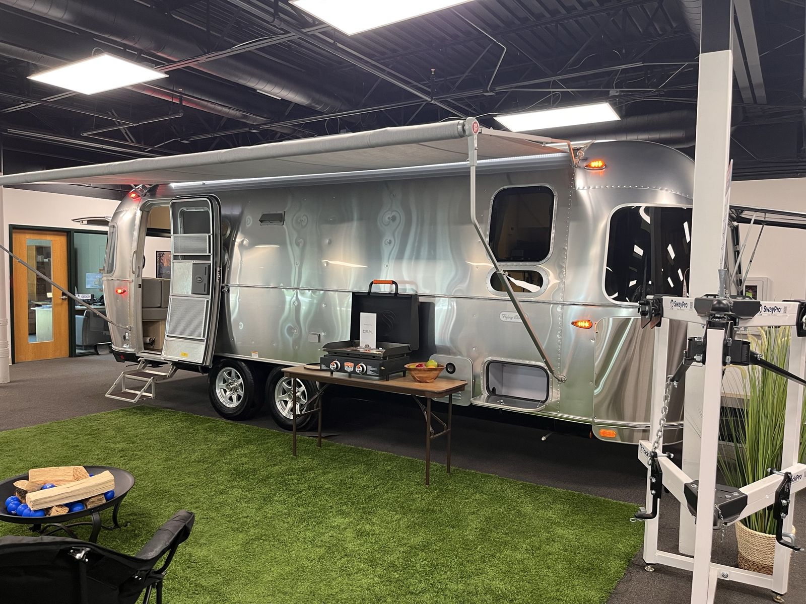 2025 Airstream Flying Cloud 25FBT