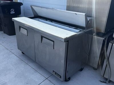 Sandwich/Salad Prep Table w/ Refrigerated Base