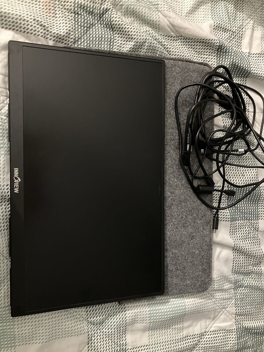INNOView Portable Monitor with Cables and Case